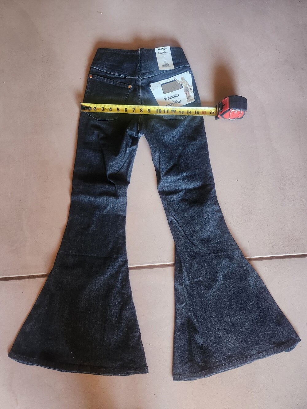 Lainey Wilson Wrangler Pull On Black Denim Bell Bottoms Flares 25x32 Jeans - Picture 10 of 10